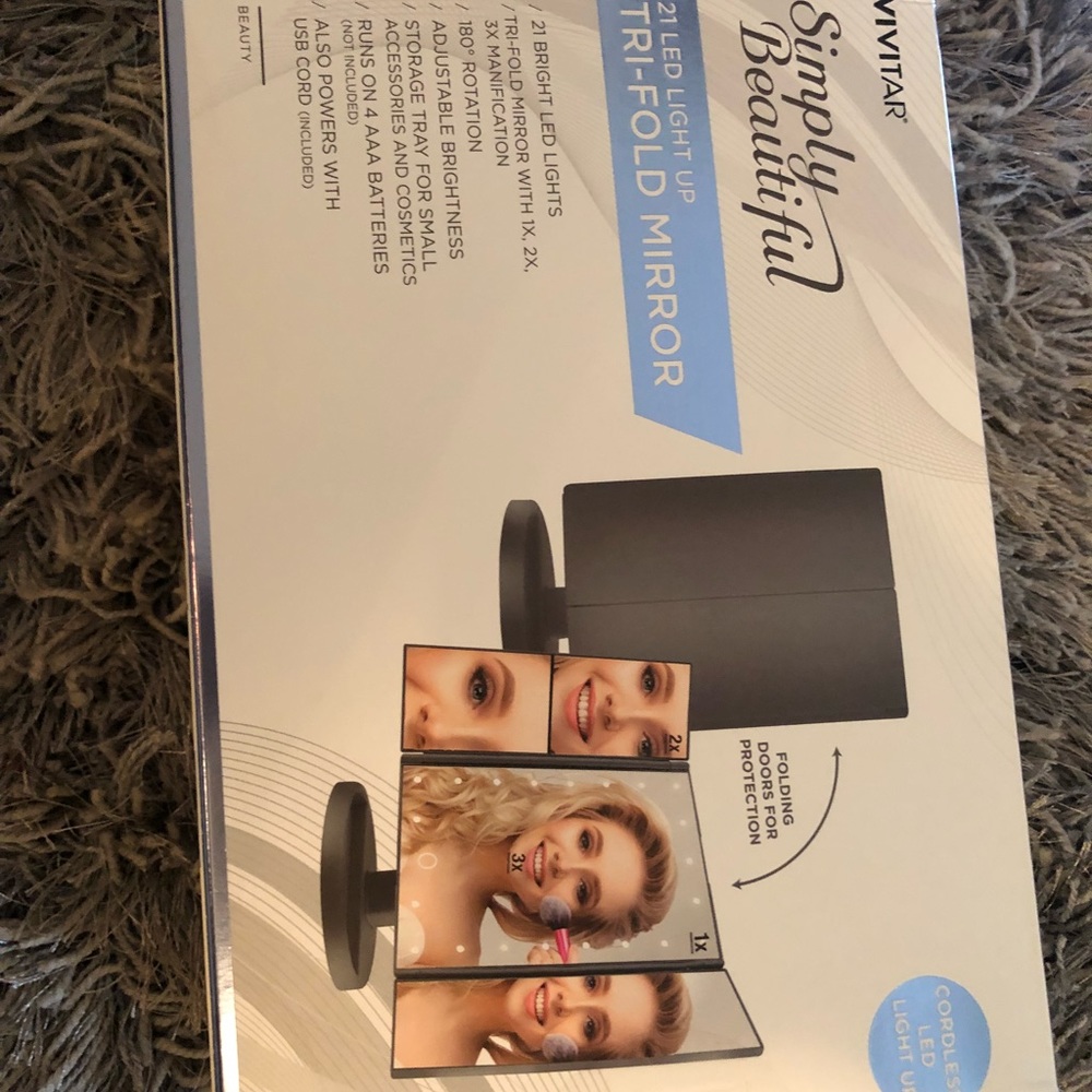 Tri-fold light up make up mirror